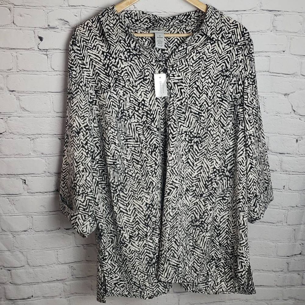 NWT Catherine's Black and White Short Button Down Top